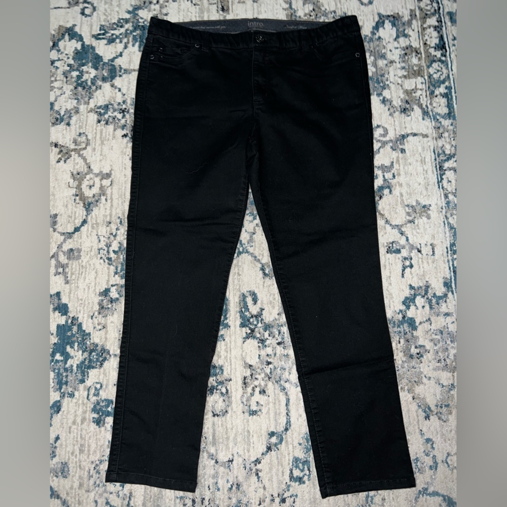 Intro. Black Jeans
